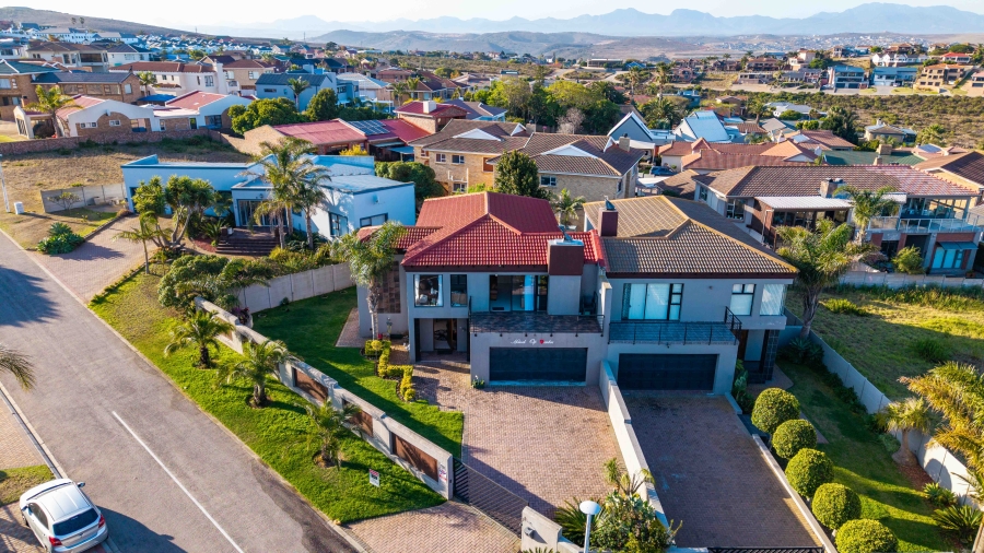 4 Bedroom Property for Sale in Menkenkop Western Cape